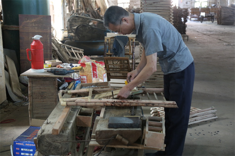 5.工序：打孔.jpg