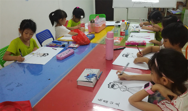 8、此文学经典，在校园课堂上深受学生欢迎。很多专家、老师也对此传说，做课题研究来乐昌寻根查找线索。丁瑞玲摄.jpg