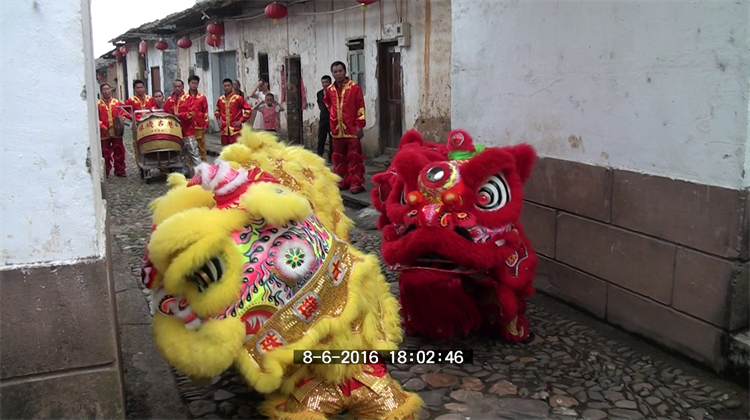萧统太子的祭祀流程之一跪地舞狮过门楼.png