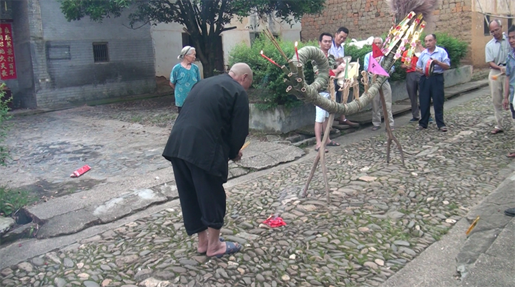 萧统太子的祭祀流程之一上香请茅船.png