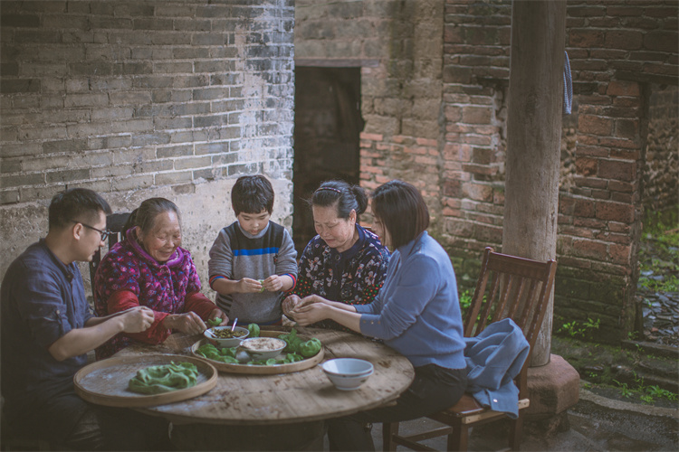 学习传统艾糍.jpg